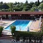 Aparthotel Sandy's & Log-villas
