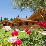 Aparthotel Sandy's & Log-villas 2*