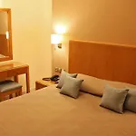 شقة فندقية Sandy's & Log-villas 2*