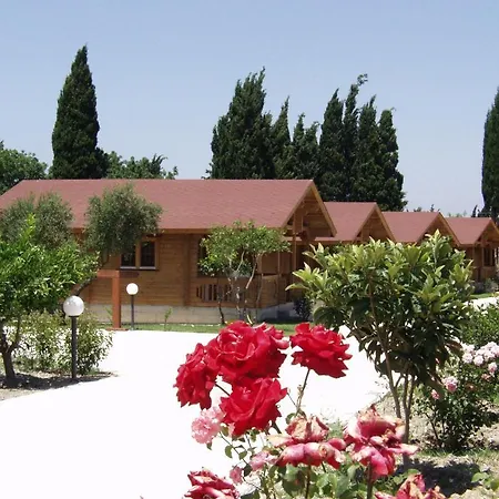 Sandy'S Studios Apartments & Log-Villas Aparthotel 2*