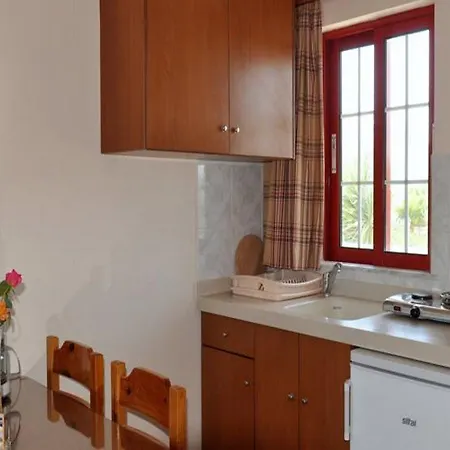 Sandy'S Studios Apartments & Log-Villas Aparthotel 2*