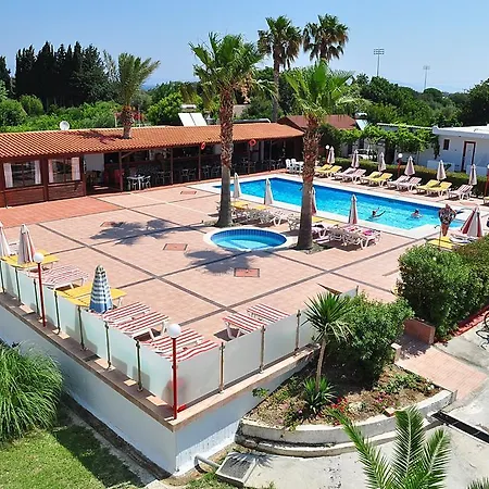 Aparthotel Sandy'S Studios Apartments & Log-Villas