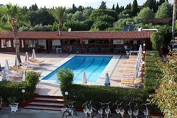 Апарт-отель Sandy'S Studios Apartments & Log-Villas