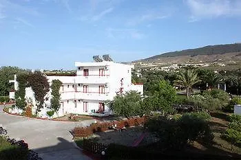 Sandy'S Studios Apartments & Log-Villas