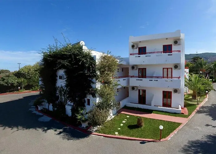 Sandy's & Log-villas Aparthotel 2*