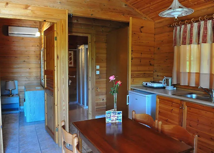 Sandy'S Studios Apartments & Log-Villas Lägenhetshotell